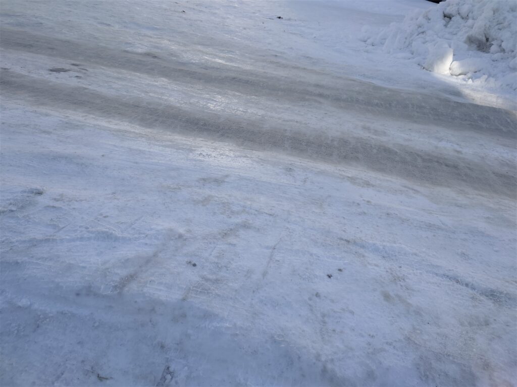 路面凍結した道（アイスバーン）その1