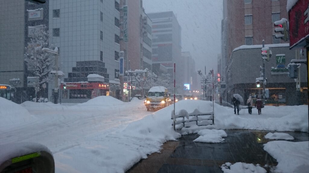 降雪時の札幌の街中
