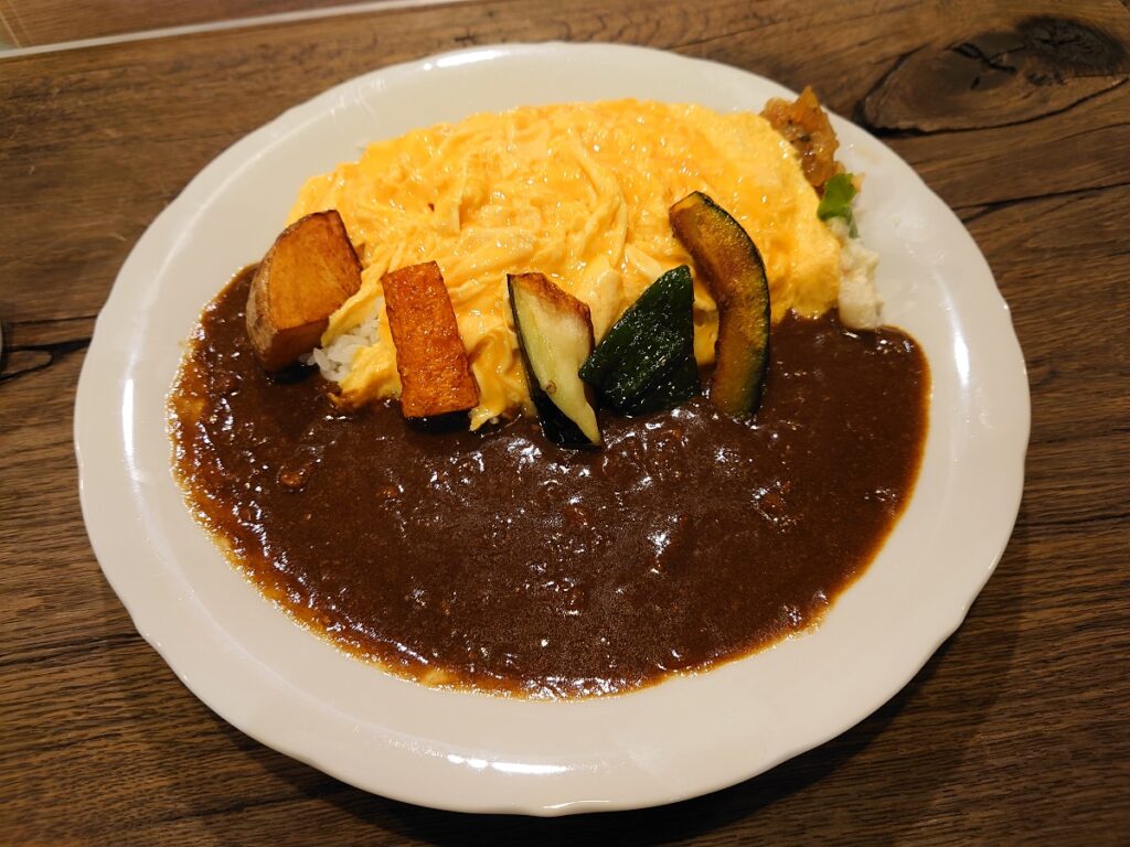 くまげらのオムホエーカレー