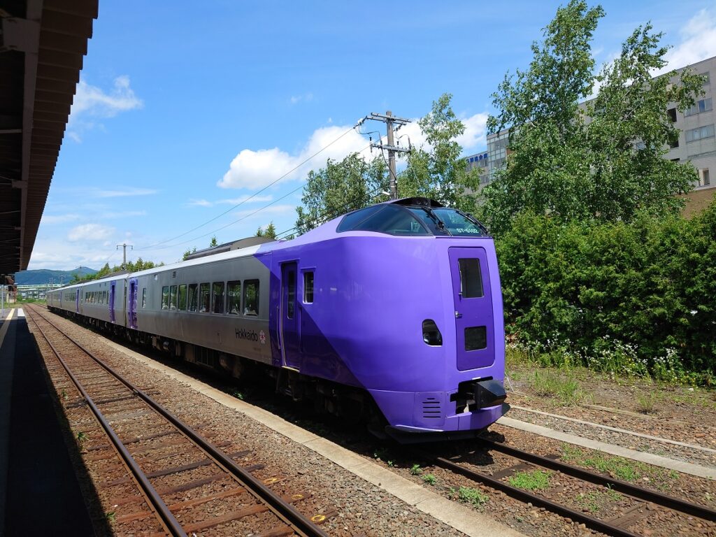 ラベンダーエクスプレス先頭車両外観