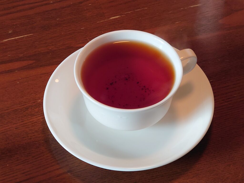 サロン・ド・テ・アズのスコーンセットの紅茶